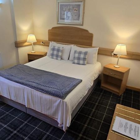The Red Lion Tavern Fochabers Buitenkant foto